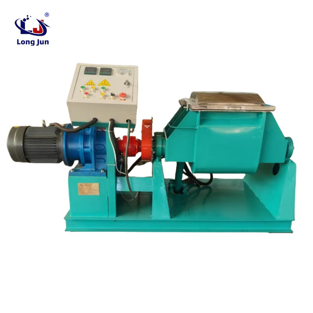 Hydraulic tilting sigma mixer